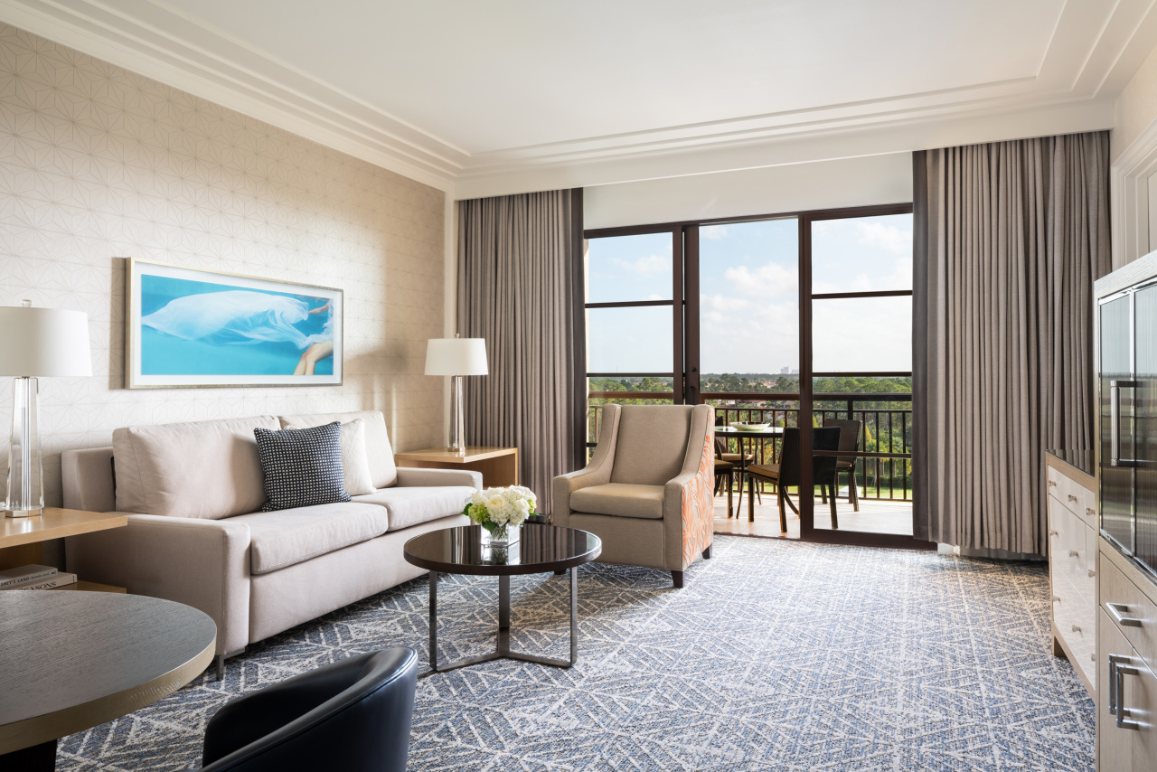 Golden Oak View Suite