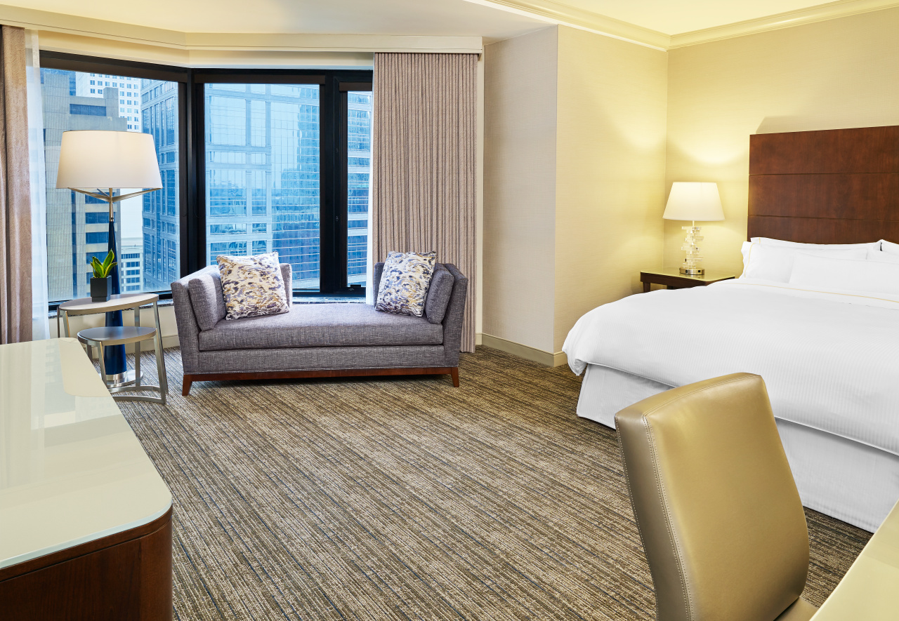 Club King River View Guestroom